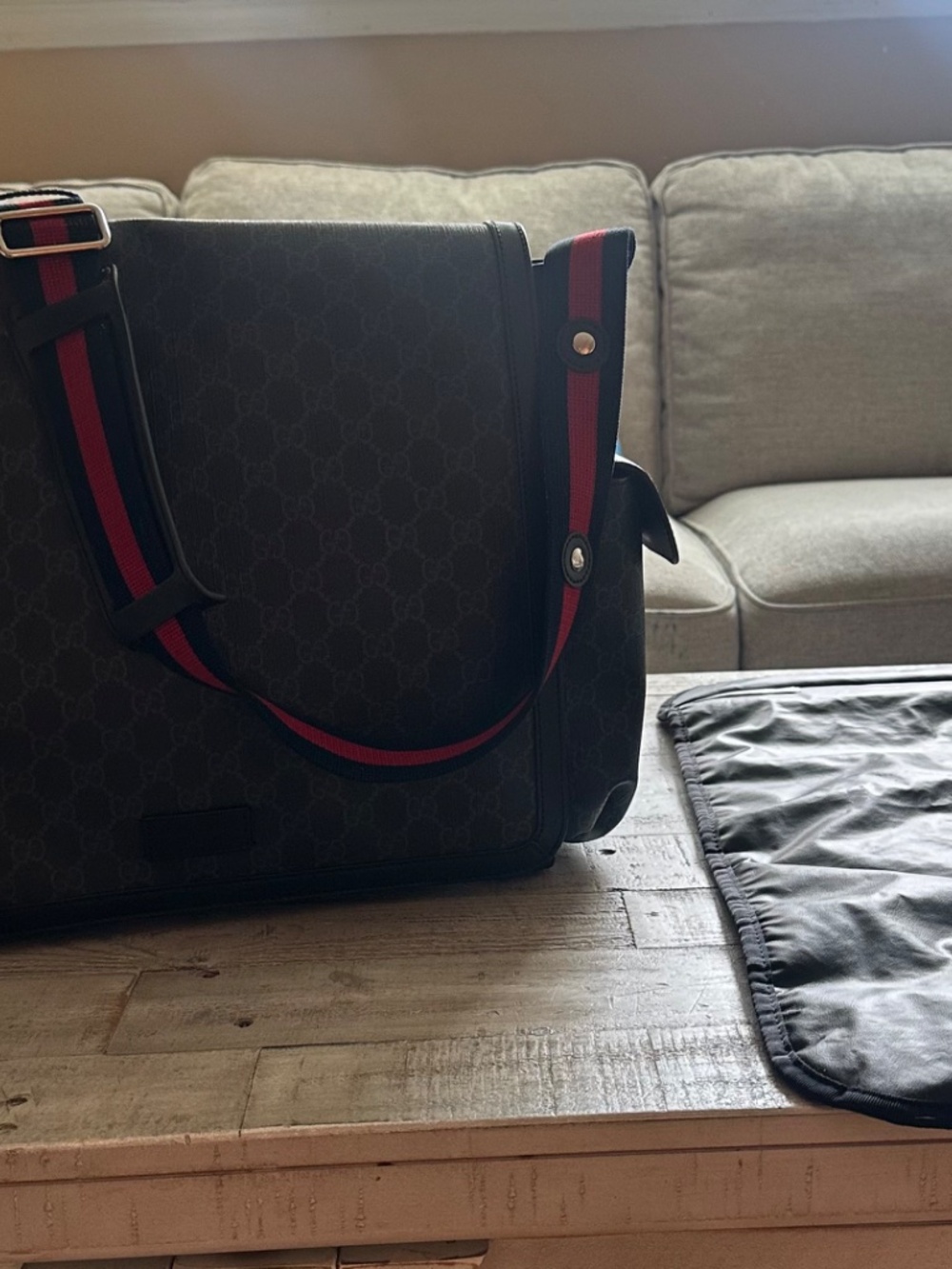 Gucci supreme diaper bag in black - Picture 5 of 5